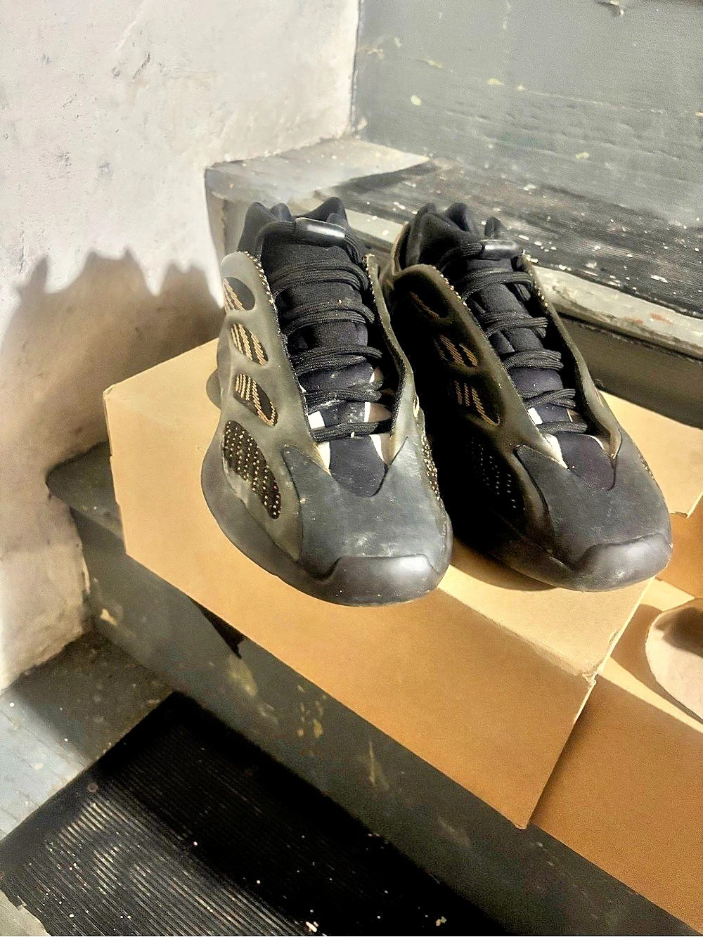 adidas Yeezy 700 V3 Black Sneakers US 8.5